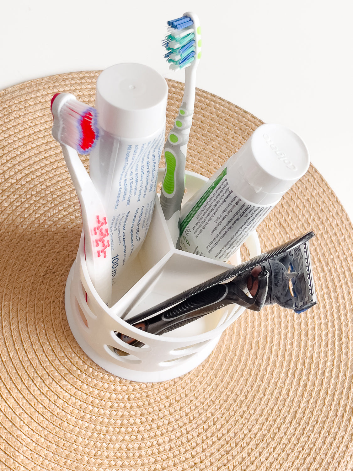 360 Rotatable Bathroom Organizer – Plastic Holder for Toothbrush, Toothpaste, Shaver & More